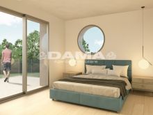 vista interna camera da letto matrimoniale con terrazza