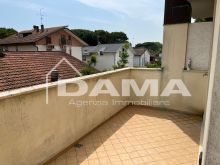 Cervia, affittasi appartamento stagione estiva con giardino e doppio terrazzo 0119