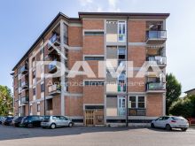 Appartamento ristrutturato e subito abitabile di ampie dimensioni in zona comoda e ben servita 01