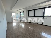 Palazzina con uffici commerciali su tre piani con parcheggio privato 11