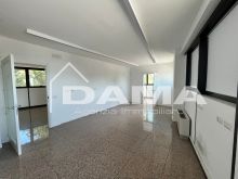 Palazzina con uffici commerciali su tre piani con parcheggio privato 12