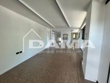 Palazzina con uffici commerciali su tre piani con parcheggio privato 14
