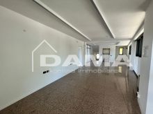 Palazzina con uffici commerciali su tre piani con parcheggio privato 15