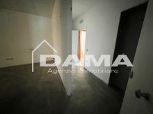 Palazzina con uffici commerciali su tre piani con parcheggio privato 19