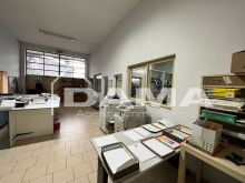 Laboratorio Artigianale con Magazzino e Area Uffici 14