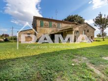 Casa Indipendente con Ampio Parco Privato _ esterno 01