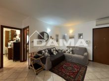 Elegante Attico con Terrazzo e Garage in Zona Piscina a Forlì_soggiorno2