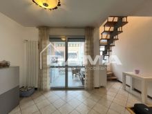 Elegante Attico con Terrazzo e Garage in Zona Piscina a Forlì_soggiorno4