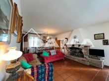 Casale con Due Unità e Vista Panoramica sulle Colline07