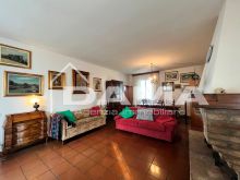 Casale con Due Unità e Vista Panoramica sulle Colline08