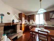 Casale con Due Unità e Vista Panoramica sulle Colline10