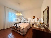 Casale con Due Unità e Vista Panoramica sulle Colline38