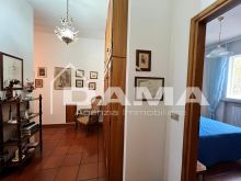 Casale con Due Unità e Vista Panoramica sulle Colline40