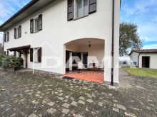 Casale con Due Unità e Vista Panoramica sulle Colline43