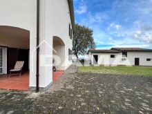 Casale con Due Unità e Vista Panoramica sulle Colline44