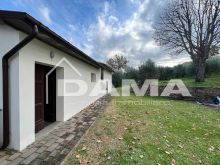 Casale con Due Unità e Vista Panoramica sulle Colline50