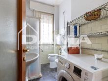 CAVA-Appartamento con 2 camere e cantina in zona servita010125