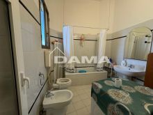 Qiadrilocale in centro storico_bagno1