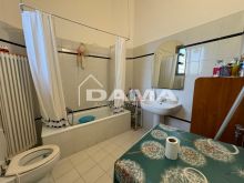 Qiadrilocale in centro storico_bagno2