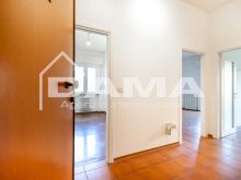 Appartamento TreCamere Ristrutturato e Luminoso in Zona Tranquilla 04