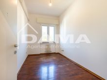 Appartamento TreCamere Ristrutturato e Luminoso in Zona Tranquilla 06