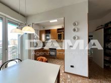 AMPIO ATTICO PANORAMICO CON POSTO AUTO_cucina2