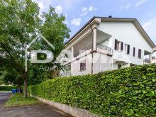 Grazioso appartamento con ampio terrazzo abitabile 02