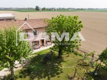 Casa indipendente con 3 appartamenti e ampio giardino privato – San Martino in Villafranca 12