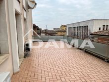 Ufficio di grandi dimensioni con terrazzo di 45mq _ centro storico _ Piazza Saffi 03