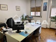 Ufficio di grandi dimensioni con terrazzo di 45mq _ centro storico _ Piazza Saffi 11