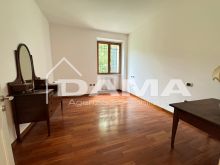 Porzione di bifamiliare a piano terra con ampio parco­_camera doppia1