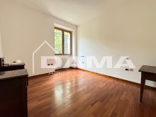 Porzione di bifamiliare a piano terra con ampio parco­_camera doppia2