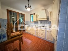 Porzione di bifamiliare a piano terra con ampio parco­_cucina1
