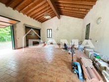 Porzione di bifamiliare a piano terra con ampio parco­_garage1