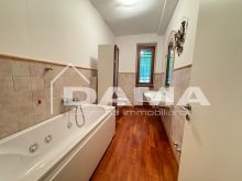 Porzione di bifamiliare a piano terra con ampio parco­_primo bagno1
