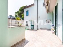 Appartamento Terra-Cielo in Centro con Cantina e Mansarda, in Contesto di Sole 4 Unità_esterno4