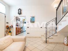 Appartamento Terra-Cielo in Centro con Cantina e Mansarda, in Contesto di Sole 4 Unità_soggiorno4