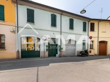 Appartamento Terra-Cielo in Centro con Cantina e Mansarda, in Contesto di Sole 4 Unità_esterno1
