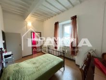 Rocca San Casciano _ In palazzo storico nel pieno centro del paese vendesi appartamento rimodernato 045