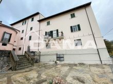 Rocca San Casciano _ In palazzo storico nel pieno centro del paese vendesi appartamento rimodernato 081