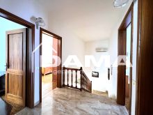 Villa Indipendente su Strada Chiusa al Traffico con Corte Privata e Doppio Accesso Carrabile31