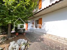 Villa Indipendente su Strada Chiusa al Traffico con Corte Privata e Doppio Accesso Carrabile35