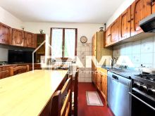 Villa Indipendente su Strada Chiusa al Traffico con Corte Privata e Doppio Accesso Carrabile50