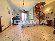 zona Bussecchio Ampio appartamento con mansarda e garage doppio 05