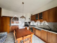 Ca'Ossi - Casa Indipendente con Due Appartamenti in Zona di Pregio 0122