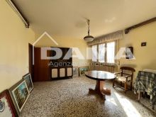 Ca'Ossi - Casa Indipendente con Due Appartamenti in Zona di Pregio 0133