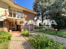 Ca'Ossi - Casa Indipendente con Due Appartamenti in Zona di Pregio 0145