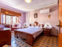 Elegante casa indipendente su due livelli a Cusercoli_zona notte02