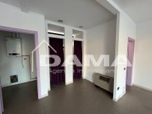 Ufficio _ negozio _ con vetrine in zona di alta visibilità e parcheggio 12