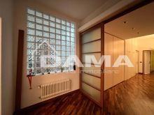 Casa Indipendente con Due Appartamenti in zona Ricercata e Servita 0105